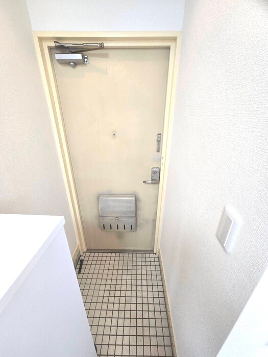 物件内観写真18　(玄関)