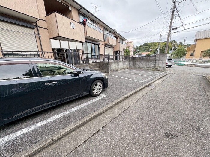 物件外観写真6　(駐車場)