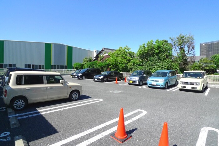 物件外観写真6　(駐車場)