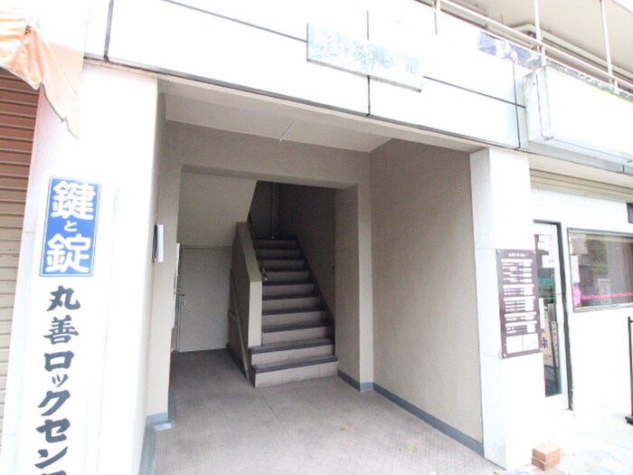 物件外観写真5　(エントランス部分)