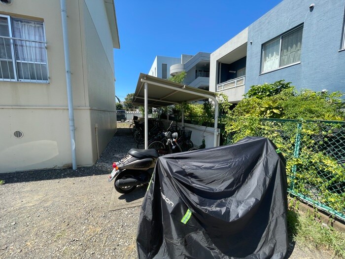 物件外観写真4　(駐輪場)
