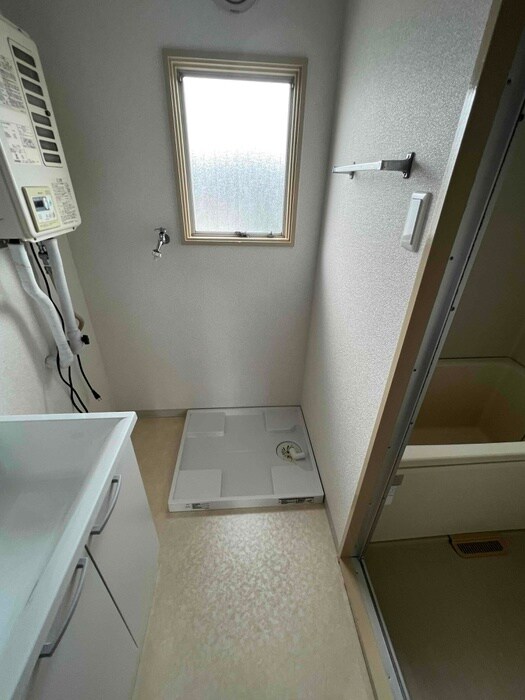 物件内観写真10　(洗濯機置場)