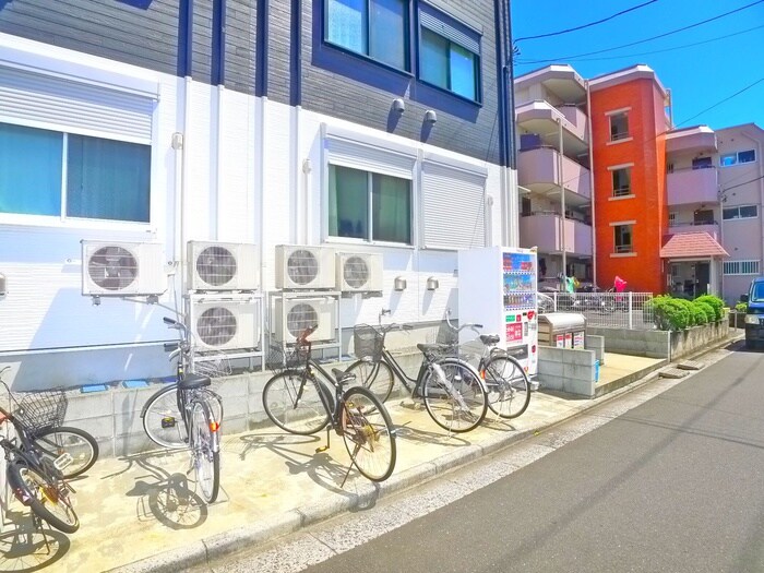 物件外観写真4　(駐輪場)