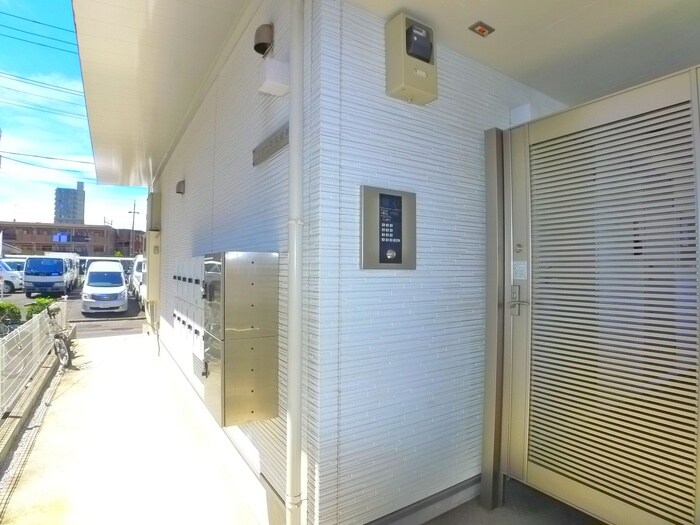 物件外観写真5　(エントランス部分)