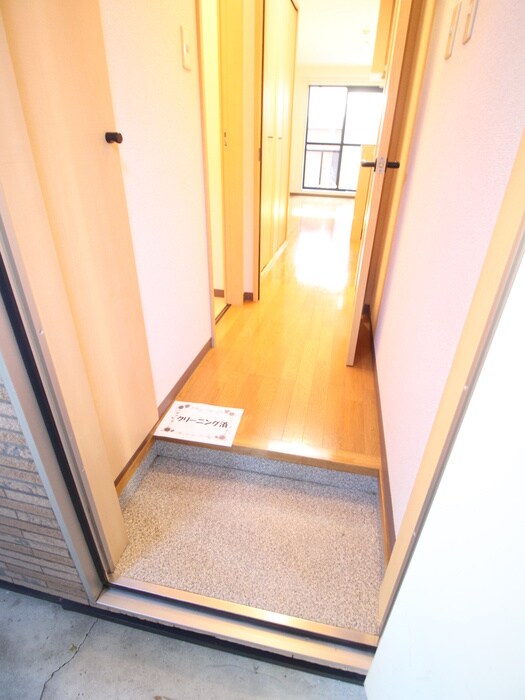 物件内観写真7　(玄関)