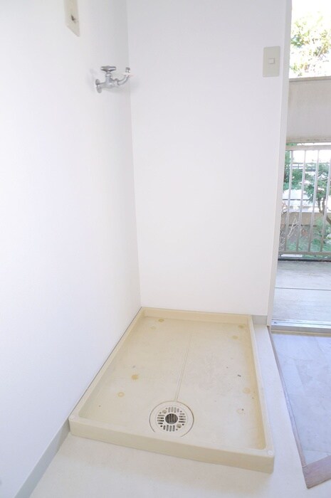 物件内観写真16　(洗濯機置場)