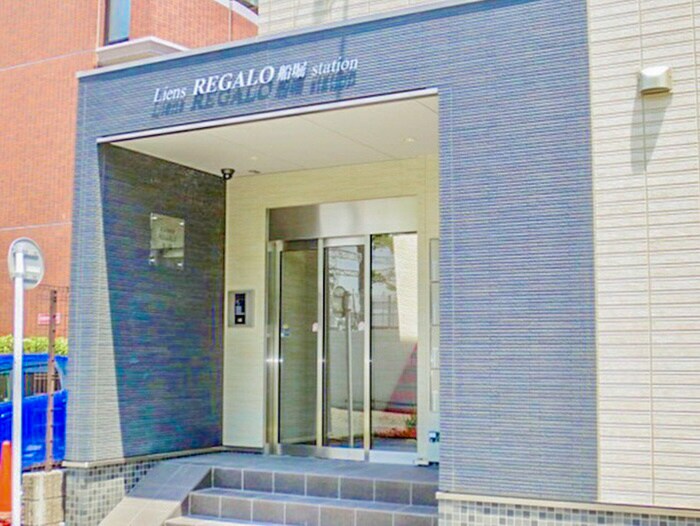 物件外観写真6　(エントランス部分)