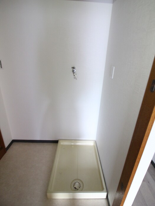 物件内観写真14　(洗濯機置場)