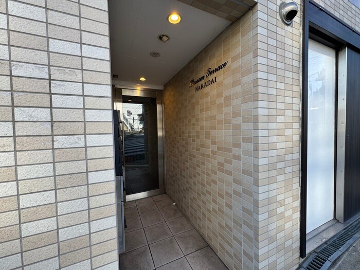 物件外観写真3　(エントランス部分)