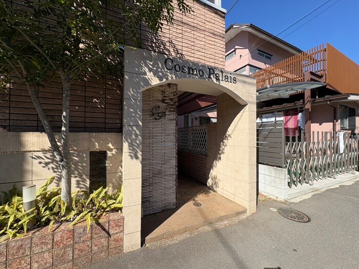 物件外観写真4　(エントランス部分)