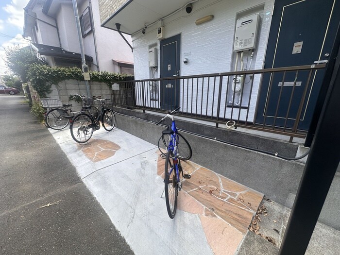 物件外観写真2　(駐輪場)
