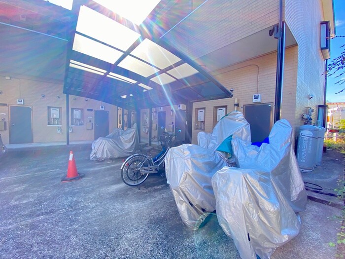 物件外観写真3　(駐輪場)