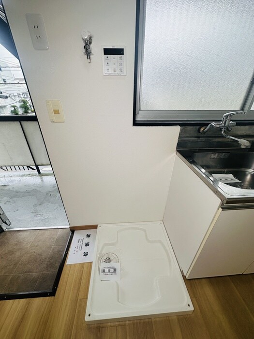 物件内観写真8　(洗濯機置場)