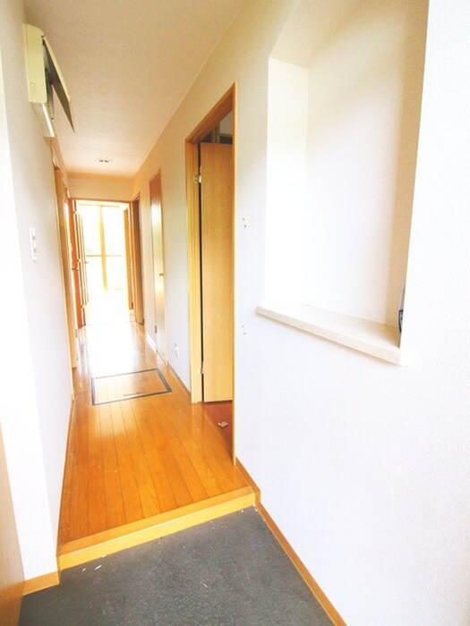 物件内観写真7　(玄関)