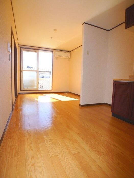 物件内観写真2　(居室)