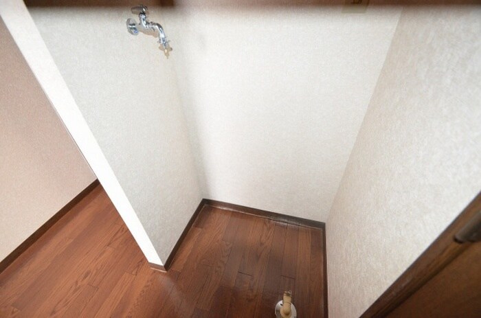 物件内観写真13　(洗濯機置場)