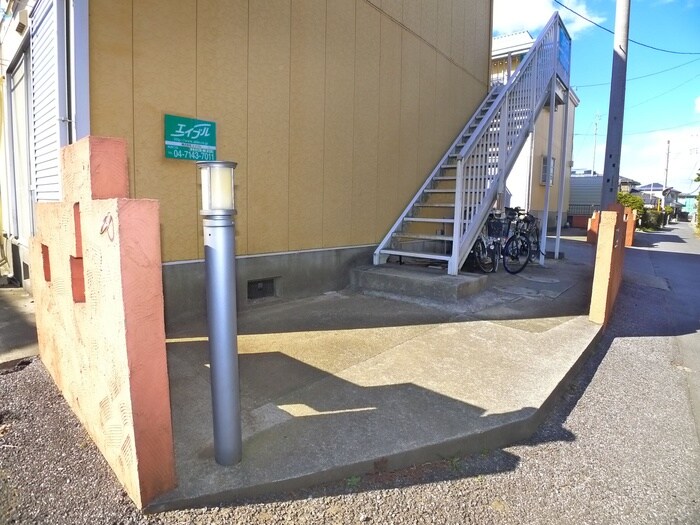 物件外観写真3　(エントランス部分)