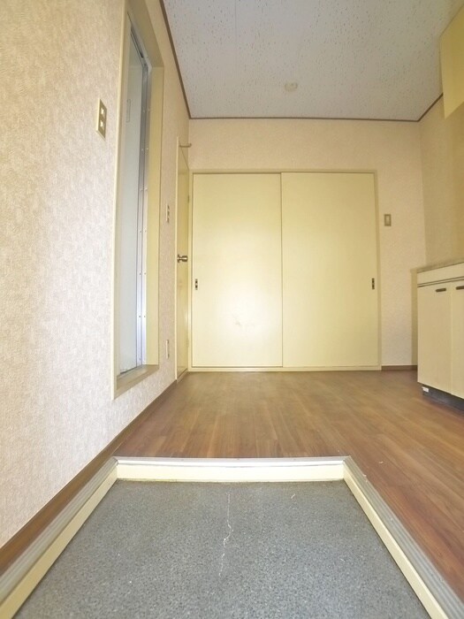 物件内観写真16　(玄関)