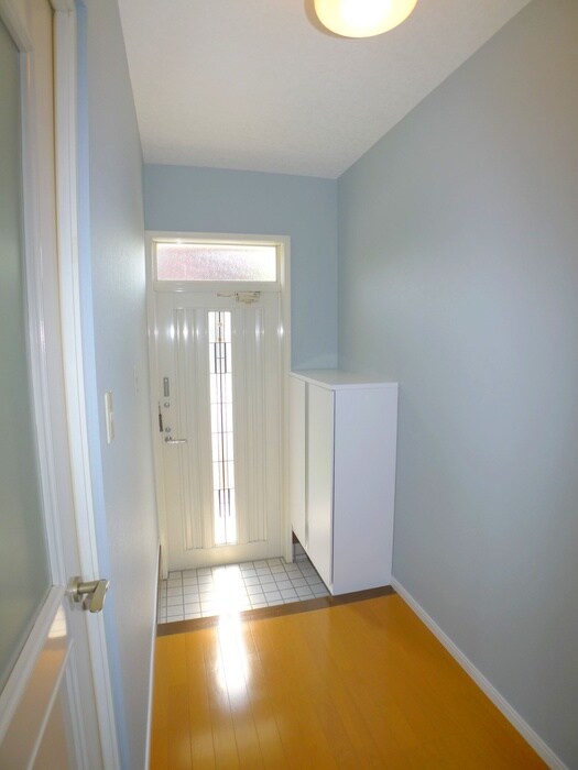 物件内観写真9　(玄関)