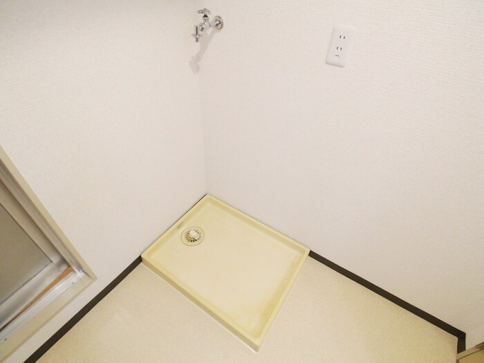 物件内観写真11　(洗濯機置場)