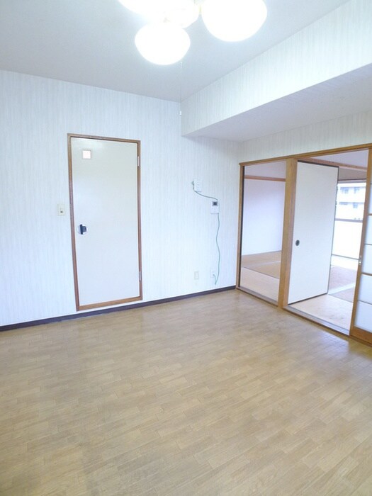 物件内観写真8　(居室)