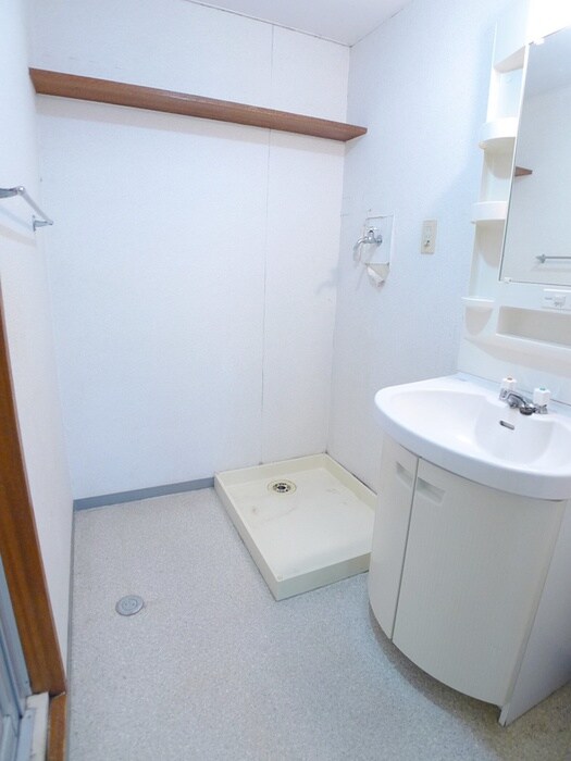 物件内観写真13　(洗濯機置場)