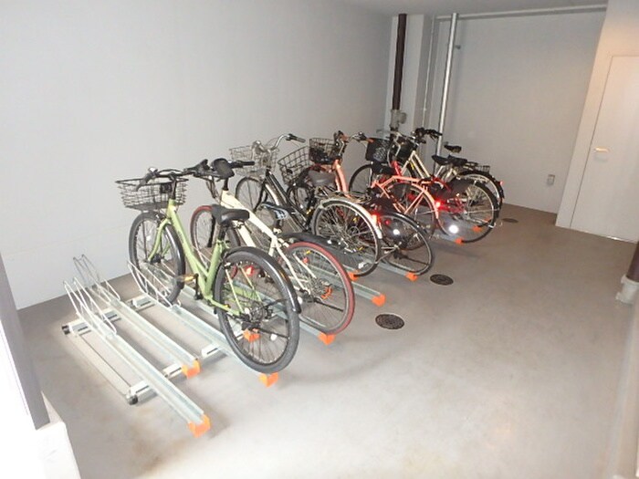 物件外観写真6　(駐輪場)