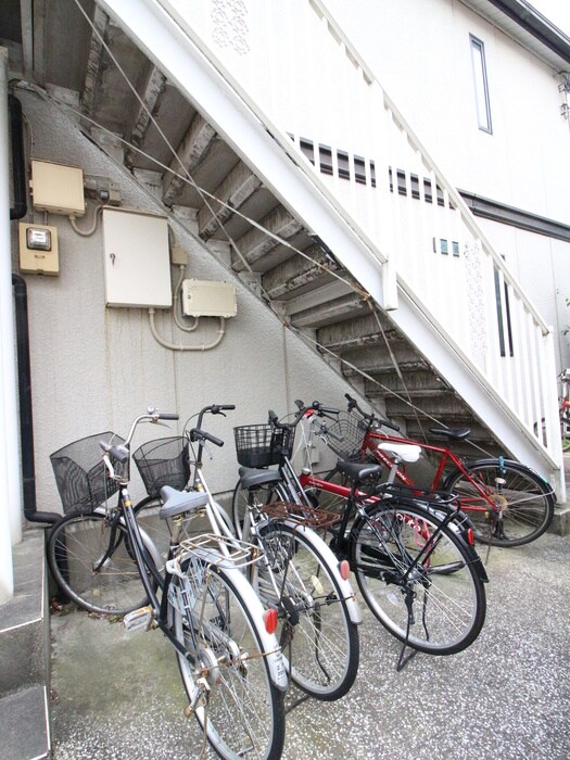 物件外観写真3　(駐輪場)