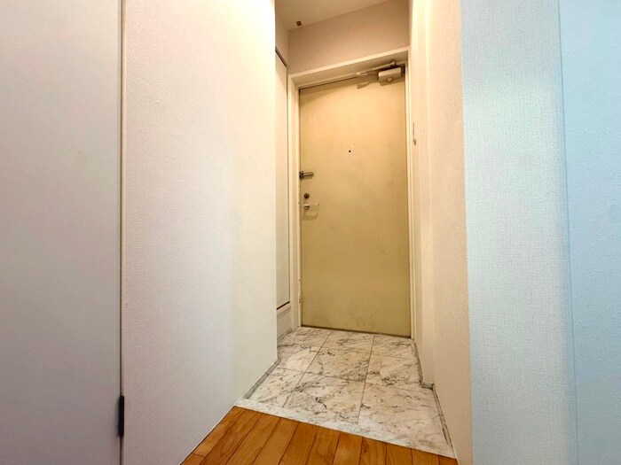 物件内観写真18　(玄関)