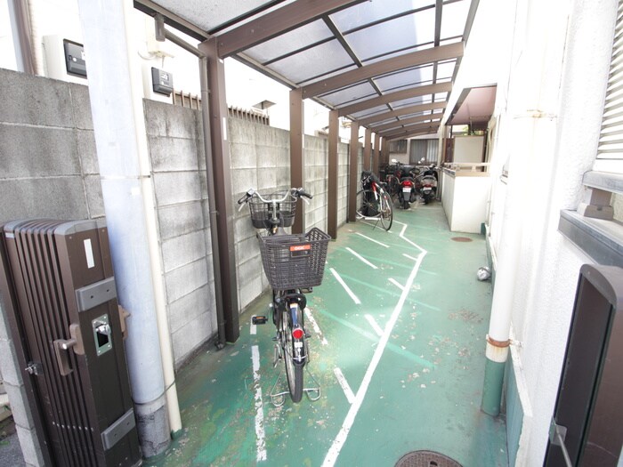 物件外観写真3　(駐輪場)