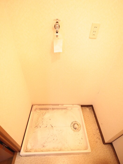 物件内観写真14　(洗濯機置場)