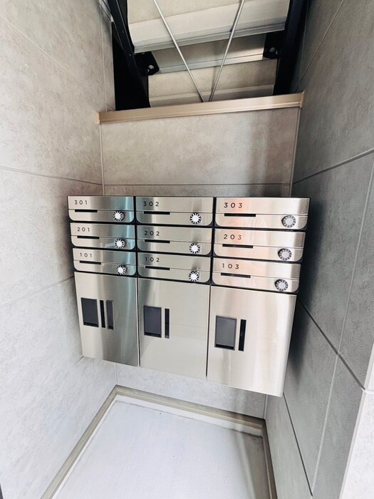 物件外観写真4　(エントランス部分)