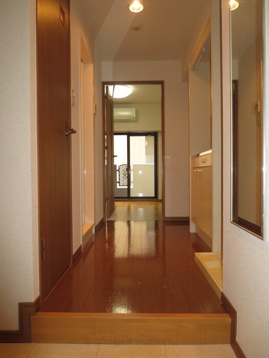 物件内観写真13　(玄関)