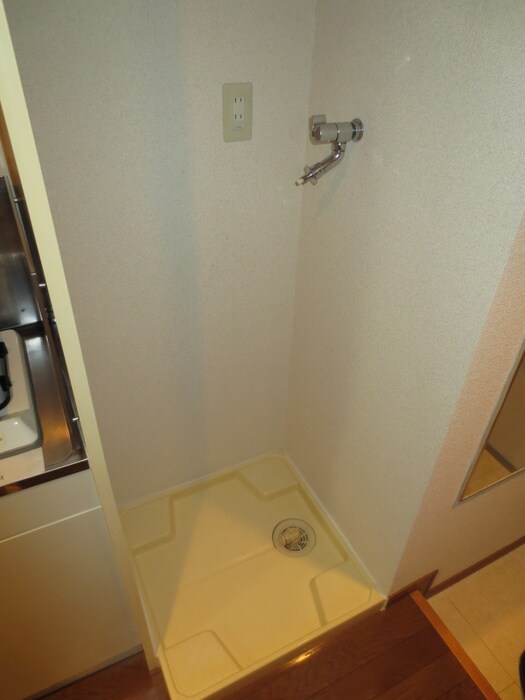 物件内観写真15　(洗濯機置場)