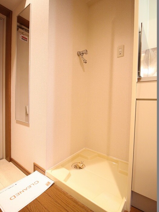 物件内観写真16　(洗濯機置場)