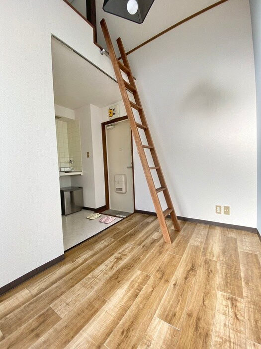 物件内観写真8　(室内からの展望)