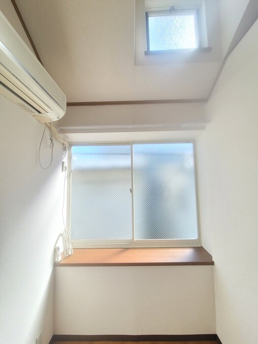 物件内観写真8　(室内からの展望)