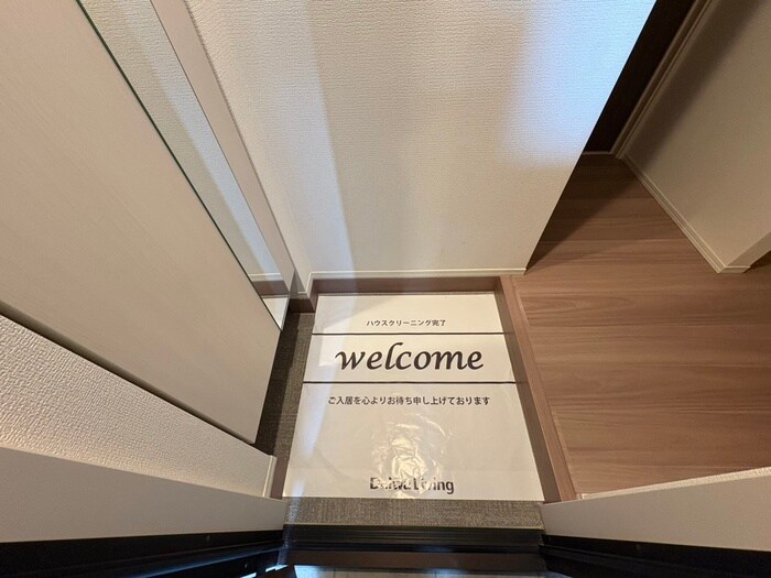 物件内観写真8　(玄関)