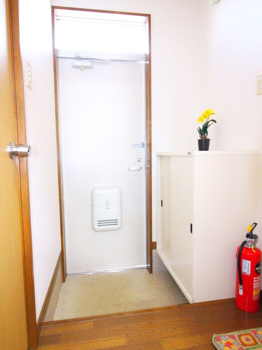 物件内観写真13　(玄関)