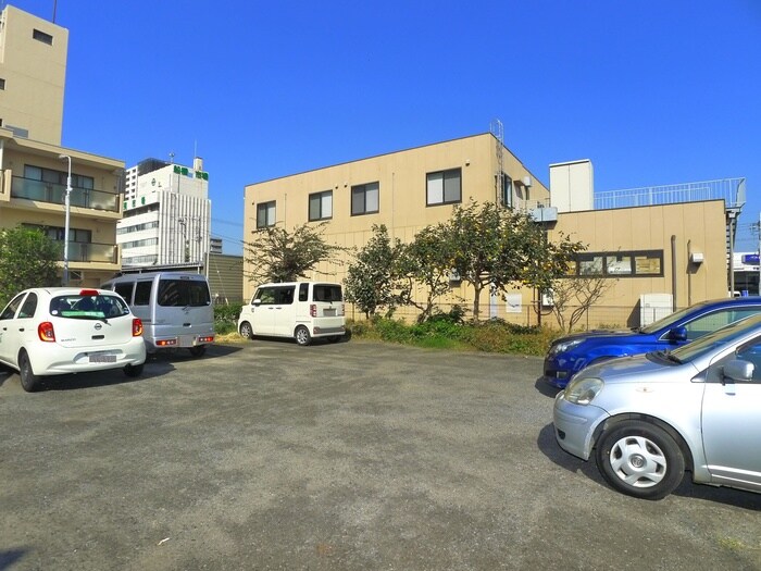 物件外観写真2　(駐車場)