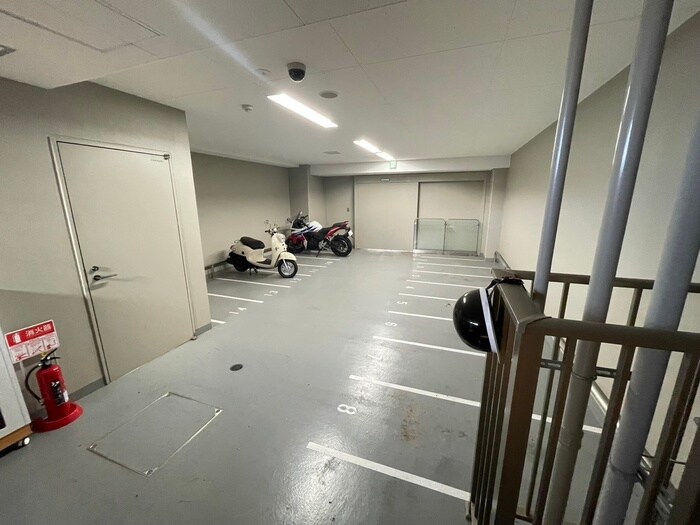 物件外観写真6　(駐車場)