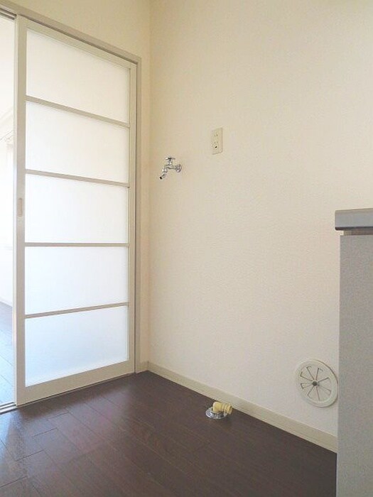 物件内観写真10　(洗濯機置場)