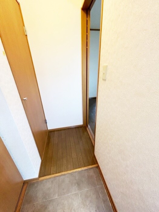 物件内観写真6　(玄関)