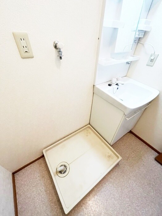 物件内観写真15　(洗濯機置場)