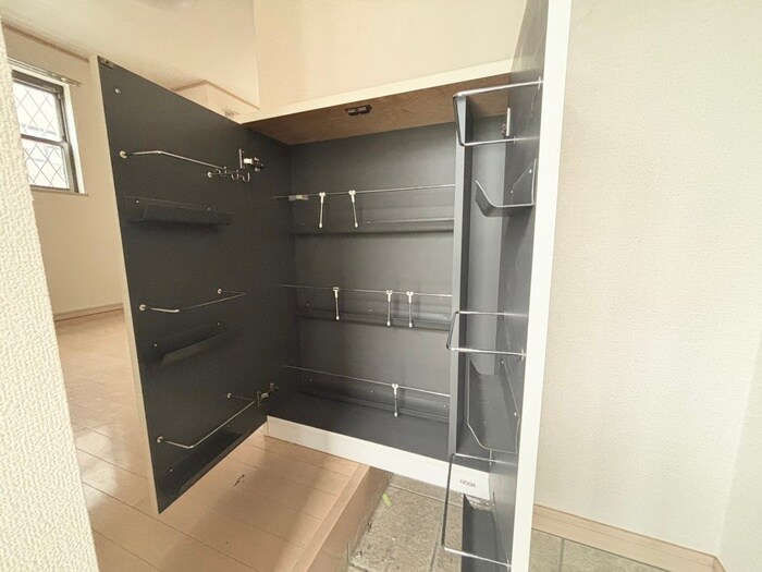 物件内観写真15　(靴箱)