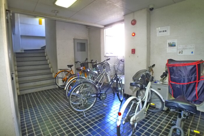 物件外観写真4　(駐輪場)