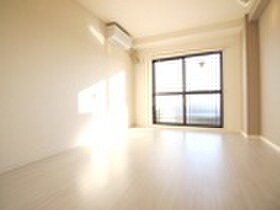 物件内観写真8　(室内からの展望)