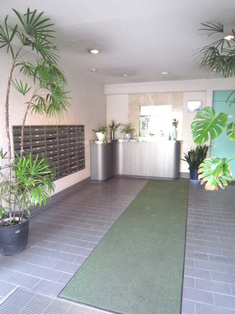 物件外観写真3　(エントランス部分)