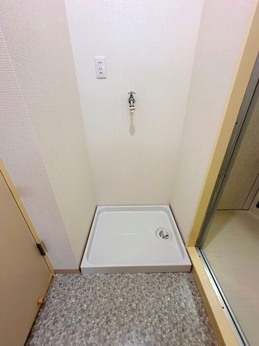 物件内観写真12　(洗濯機置場)