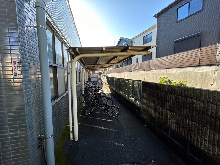 物件外観写真4　(駐輪場)